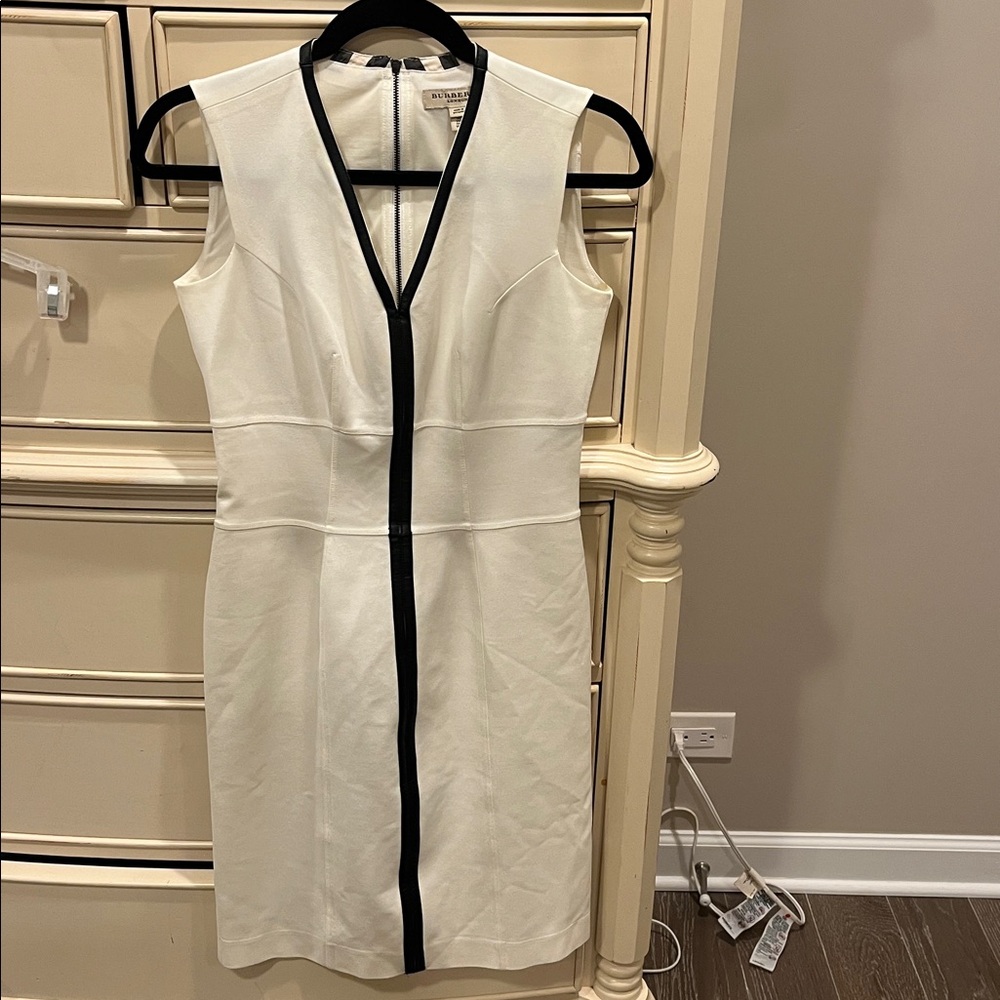 Burberry White Dress with Black Trim - Picture 14 of 16